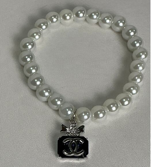 Faux Pearl bracelet Chanel - Picture 2 of 6